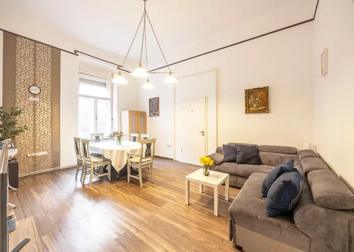 Spacious N\' Cozy 5Bedroom Apartment On Terez Boulevard