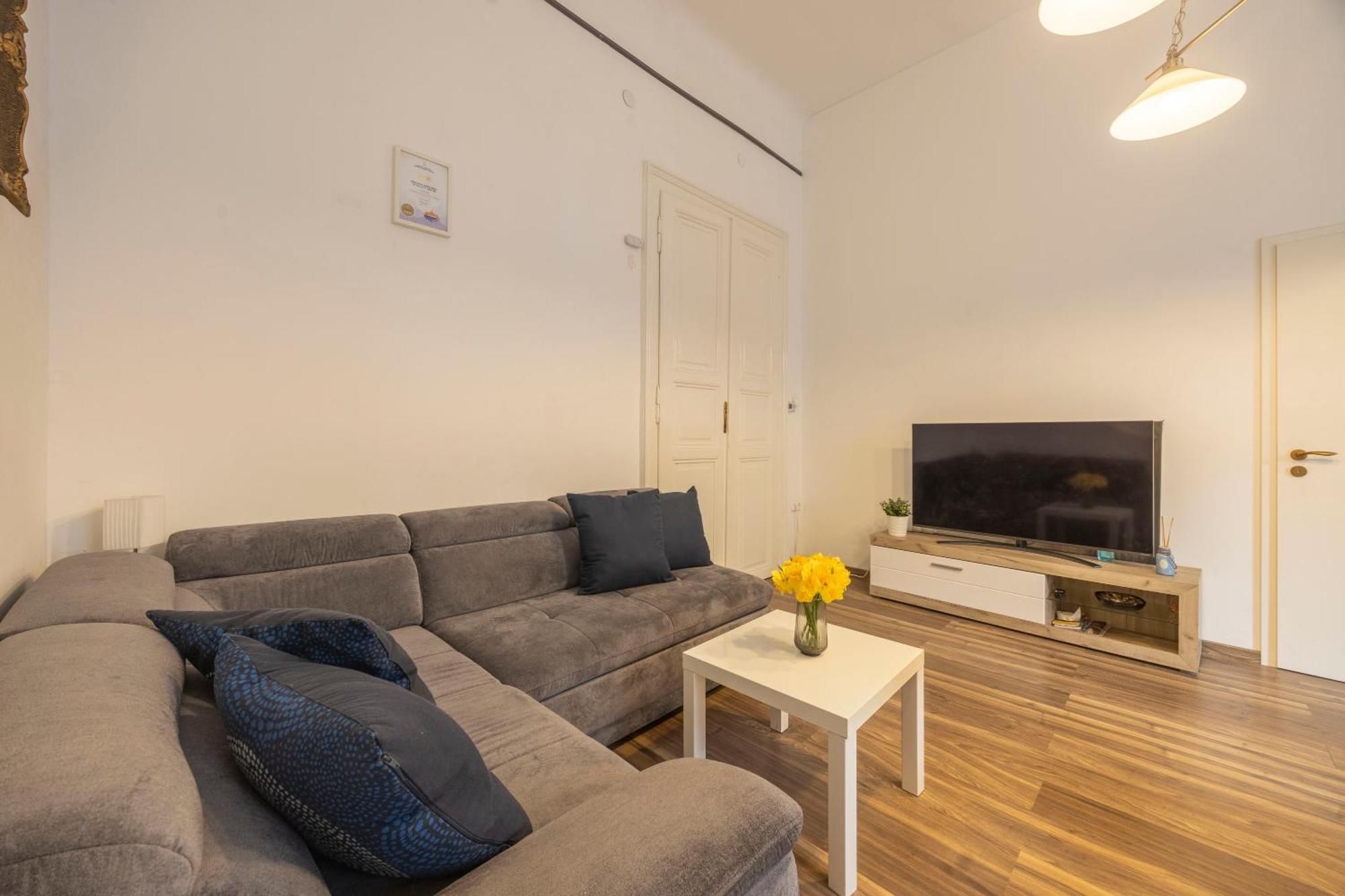 Spacious N' Cozy 5bedroom On Terez Boulevard