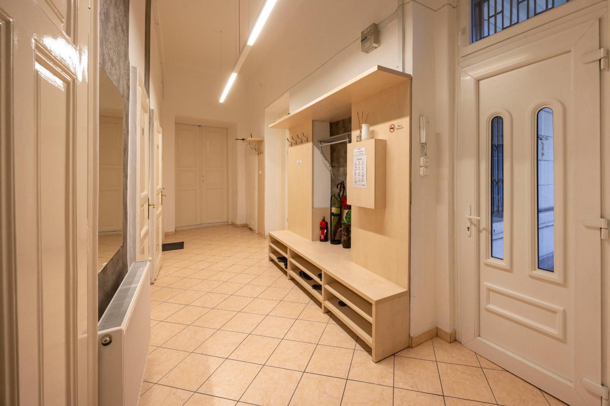 Spacious N' Cozy 5bedroom On Terez Boulevard * Budapest