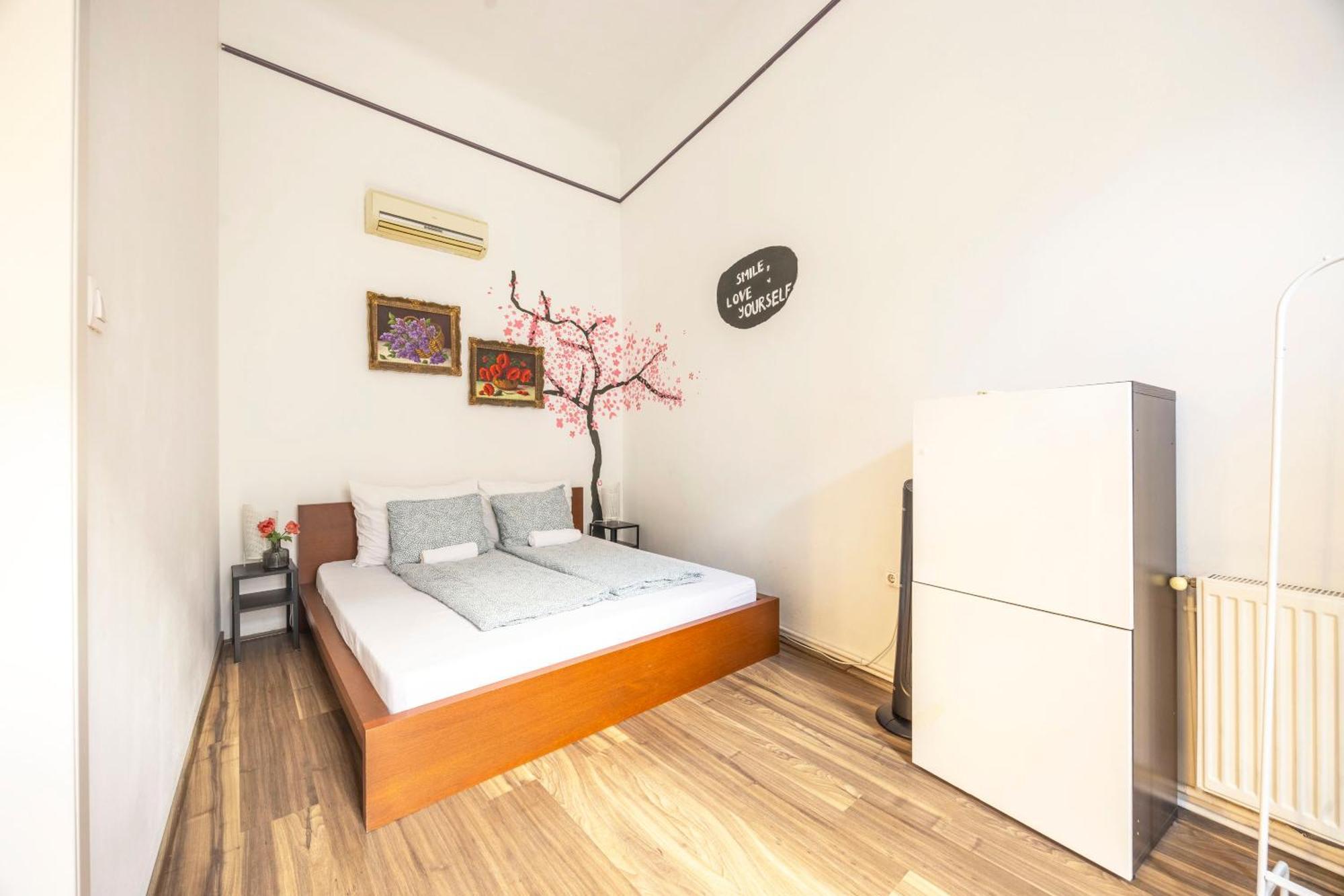 Spacious N' Cozy 5bedroom On Terez Boulevard *
